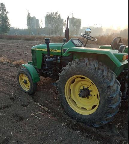  John Deere Tractor 820(图1)