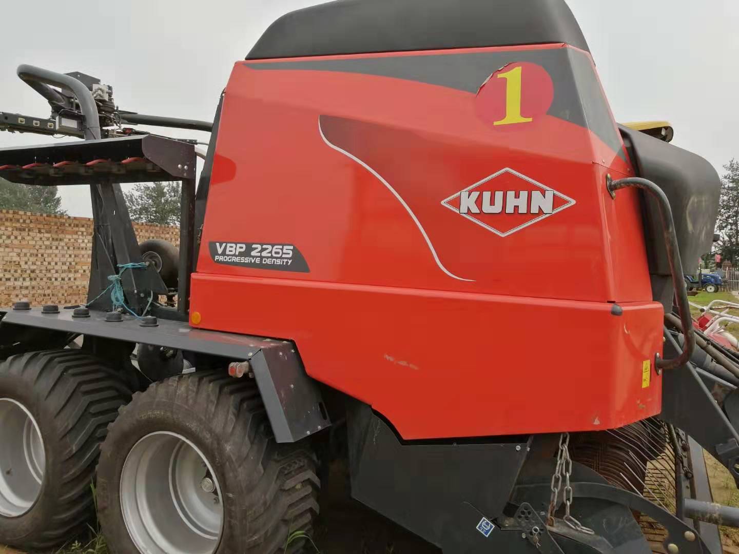 2018 Year almost New machine of Kuhn VBP 2265 baler and wrapping for sale(图2)