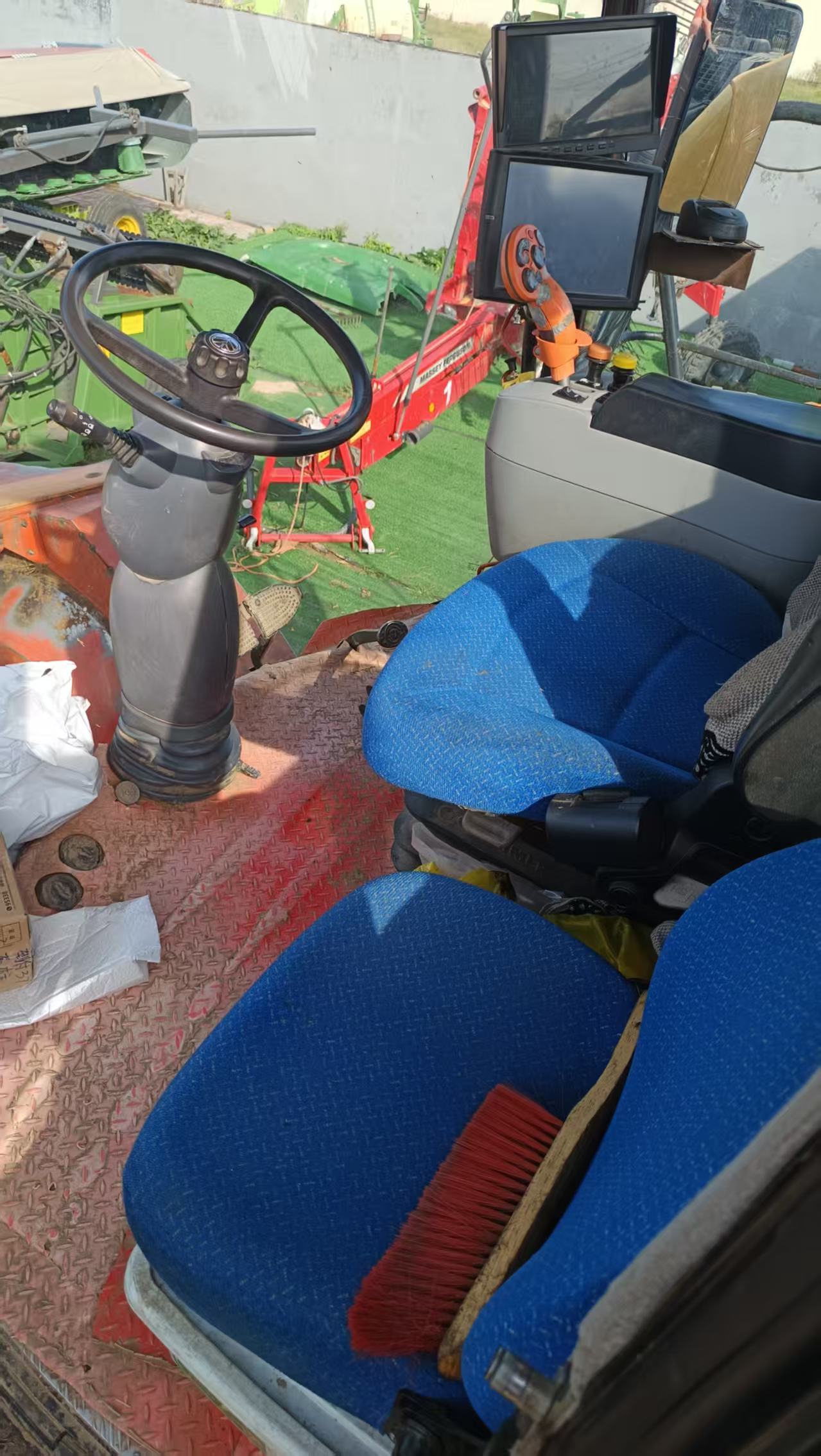 13纽荷兰FR450(图5) 13纽荷兰FR450(图5)