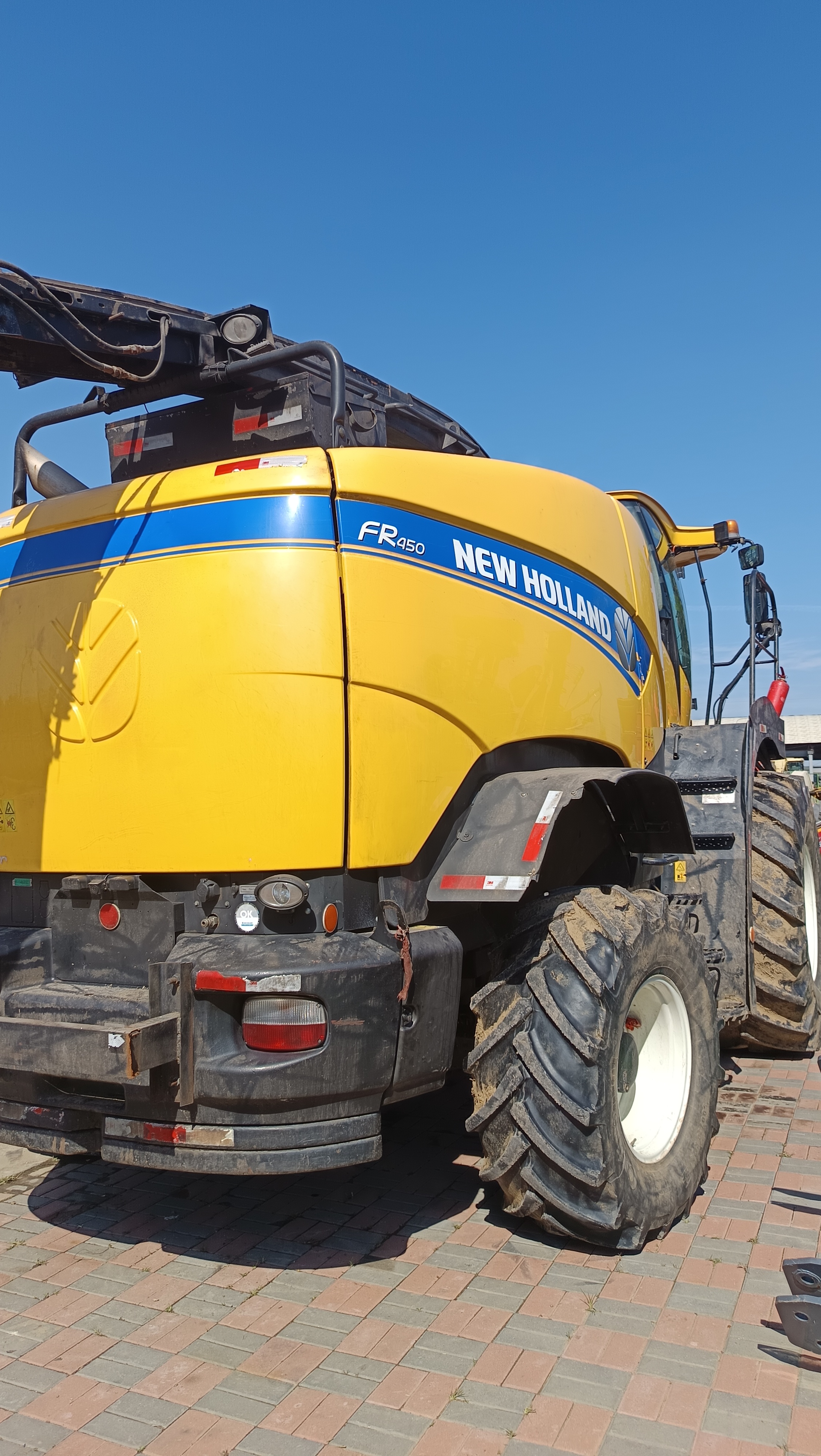 13纽荷兰FR450(图17) 13纽荷兰FR450(图17)